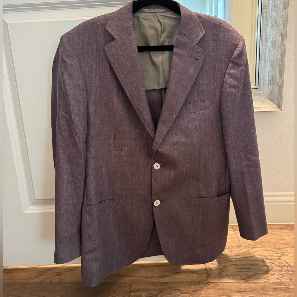 Canali Kei wool-blend men’s sport coat in a dusty purple color. Size 54R.